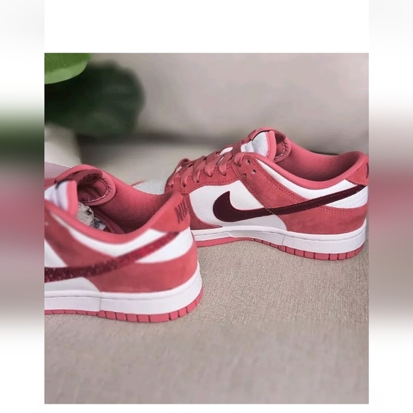 Bling Nike Dunk Low Valentines Day 2024 Pink Sneakers custom with Red Crystals - Picture 10 of 10